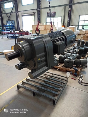 Konveyör Tekstil Makineleri ve birçok endüstri için sıcak satış R Helisel Dişli Motor