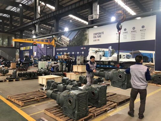 Dişli Redüktörlü ve VFD'li Asenkron Motor, Redüktörlü AC Motor